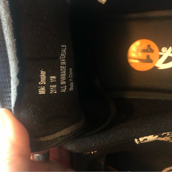 NWT Seven 7 "Miki" sneaker - Picture 3 of 4